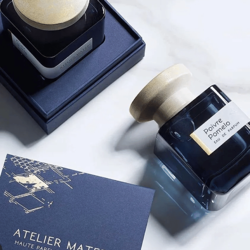 Atelier Materi Cacao Porcelana EDP được lấy cảm hứng từ ca cao trắng – một loại cacao quý hiếm mọc tại các đồn điền lâu đời ở Piura, Peru.